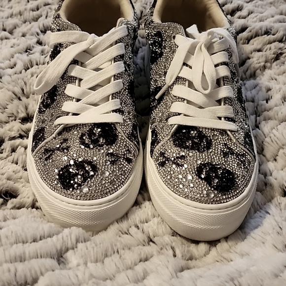 Betsy Johnson Skull Shoes - Picture 2 of 3